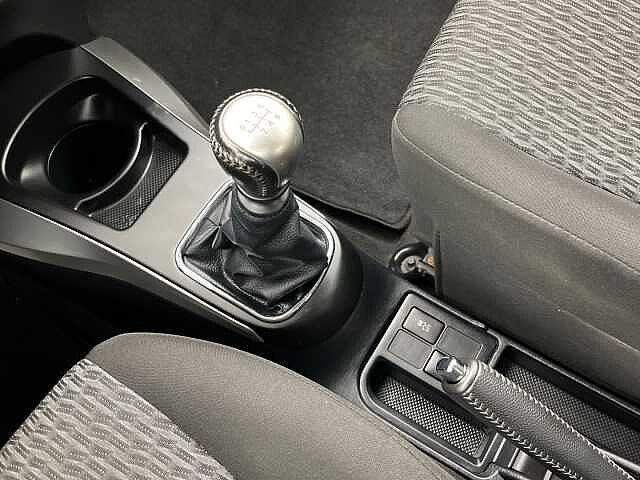 Toyota Yaris ES - Ber3 1.3 VVT-i, Connect, 2011 - 2011