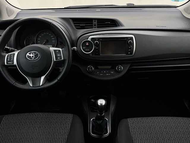 Toyota Yaris ES - Ber3 1.3 VVT-i, Connect, 2011 - 2011
