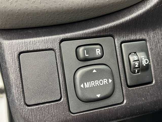 Toyota Yaris ES - Ber3 1.3 VVT-i, Connect, 2011 - 2011