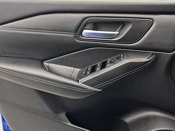 Nissan Qashqai DIG-T 160 mHEV N-Connecta Xtronic 116 kW (158 CV) Magnetic Blue con Techo Midnight Black (metalizado)