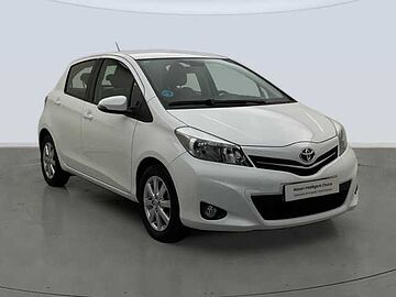 Toyota Yaris ES - Ber3 1.3 VVT-i, Connect, 2011 - 2011 Super white 2
