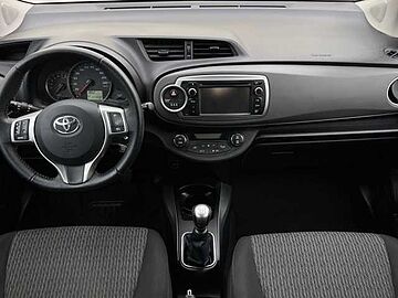 Toyota Yaris ES - Ber3 1.3 VVT-i, Connect, 2011 - 2011 Super white 2