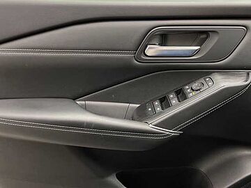 Nissan Qashqai DIG-T 140 mHEV N-Connecta 4x2 103 kW (140 CV) Midnight black (metalizado)