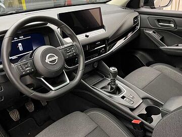 Nissan Qashqai DIG-T 140 mHEV N-Connecta 4x2 103 kW (140 CV) Midnight black (metalizado)