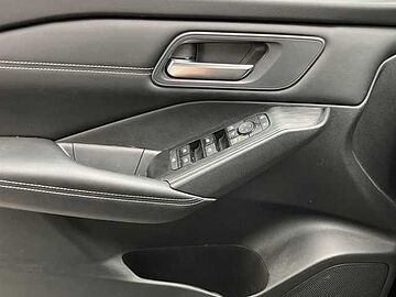 Nissan Qashqai DIG-T 140 mHEV Acenta 4x2 103 kW (140 CV) Midnight black (metalizado)