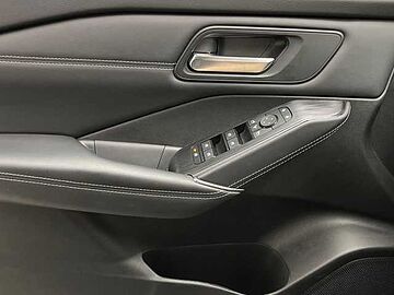 Nissan Qashqai DIG-T 140 mHEV N-Connecta 4x2 103 kW (140 CV) Midnight black (metalizado)